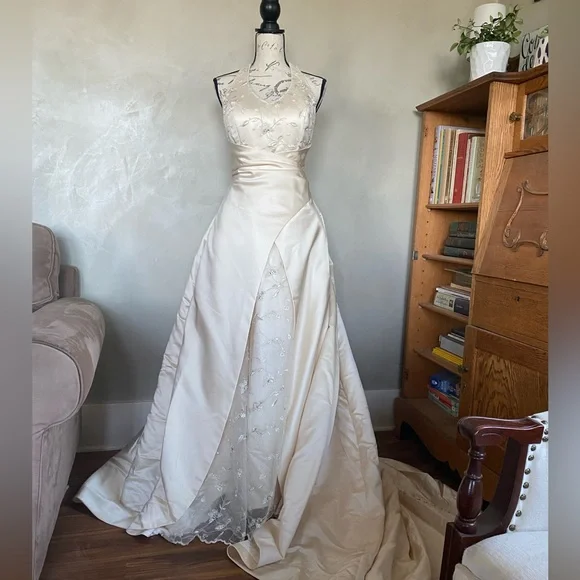 Bonny Dresses | Exquisite Bonny Wedding Dress | Color: Cream/White | Size: 6 | Kateb28's Closet Bonny Dresses | Exquisite Bonny Wedding Dress | Color: Cream/White | Size: 6 | Kateb28's Closet